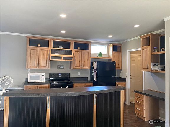 5th image of 136 Woodsy Ln