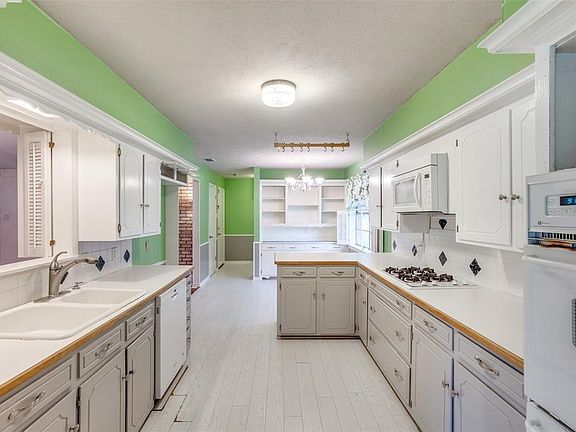 4th image of 4955 Creighton Dr