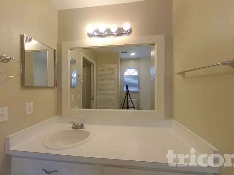 1627 Chatham Cir — Photo 8