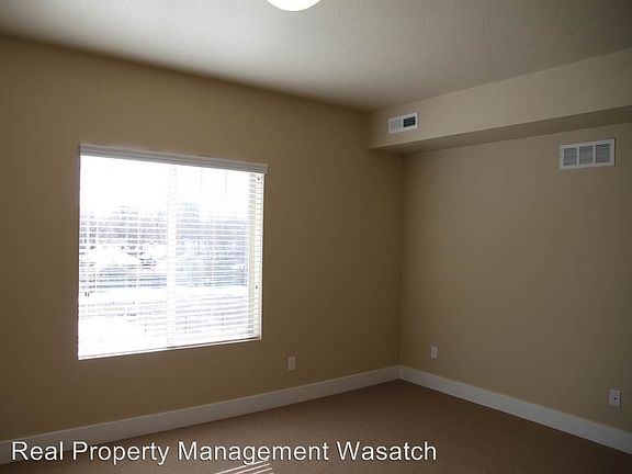 5th image of 170 E Belmont Ave APT 20