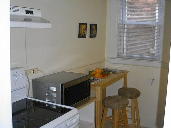 3rd image of 852 Beaconsfield Ave APT 1N