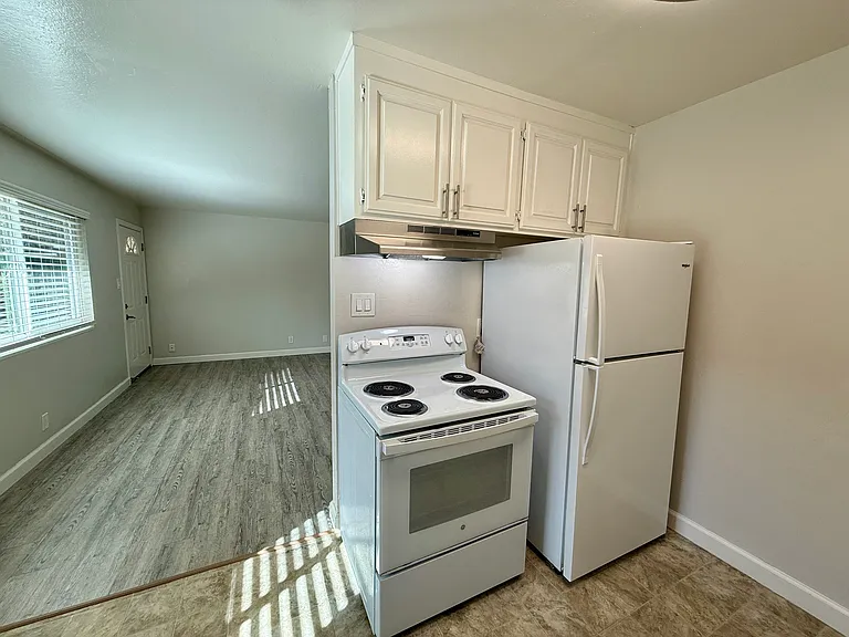 Mosaic Apartments — Photo 31