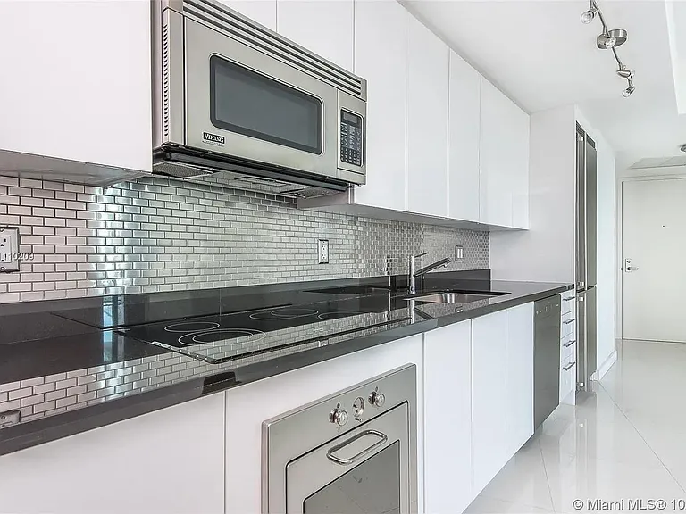 92 SW 3rd St #4006 — Photo 6