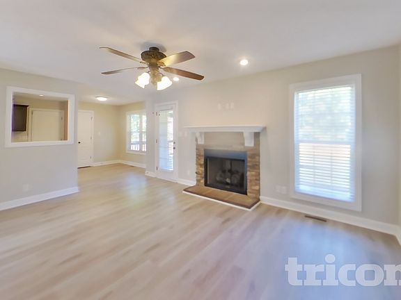 4th image of 744 Cavalier Dr