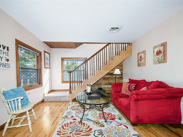 1st image of 15641 SE Worthington Ln