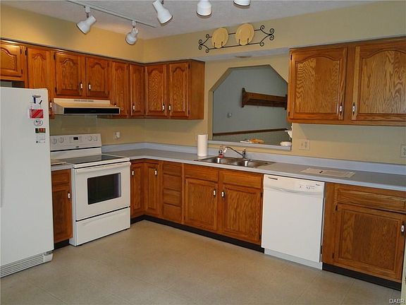 5th image of 2527 Saint Andrews Dr