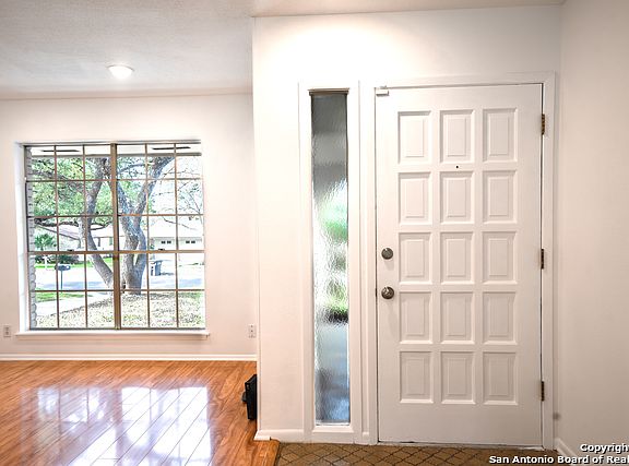 4th image of 3210 Oneida Dr