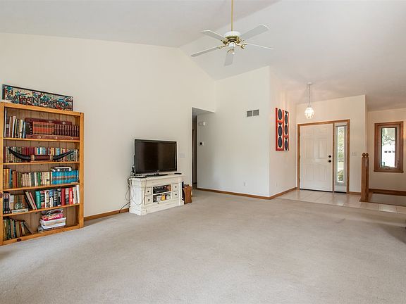 5th image of 581 Gershwin Ln