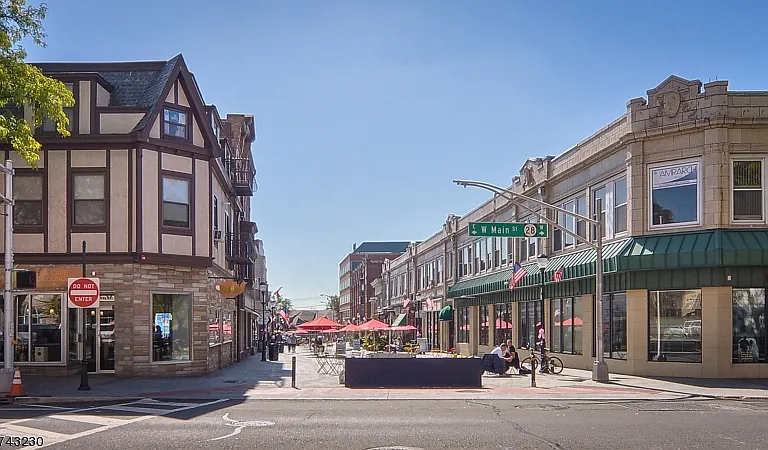 28 W Main St #2D — Photo 9