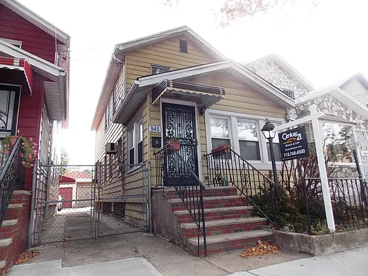 Sold by Block & Lot Real Estate | media 11