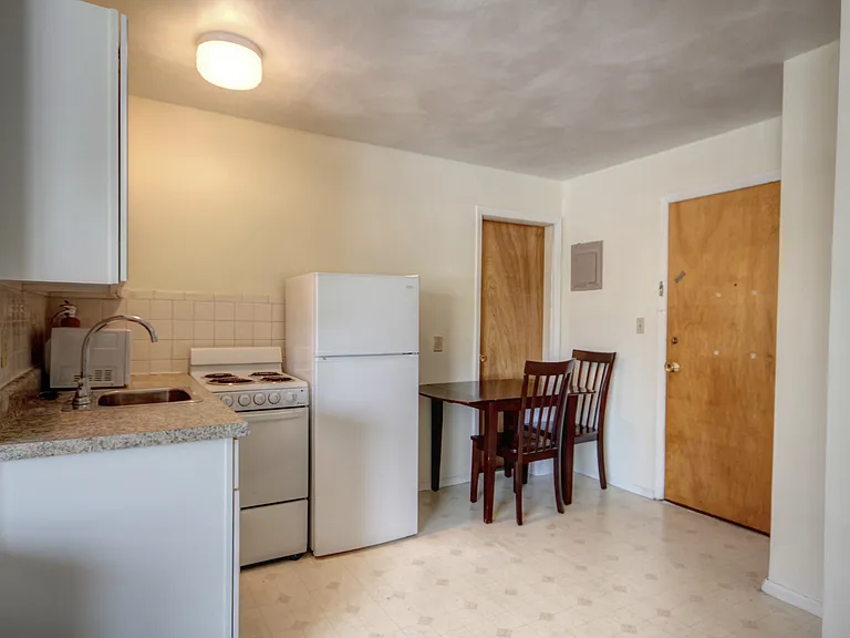 311 E White St #10 — Photo 1