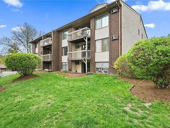 4th image of 291 Country Club Ln
