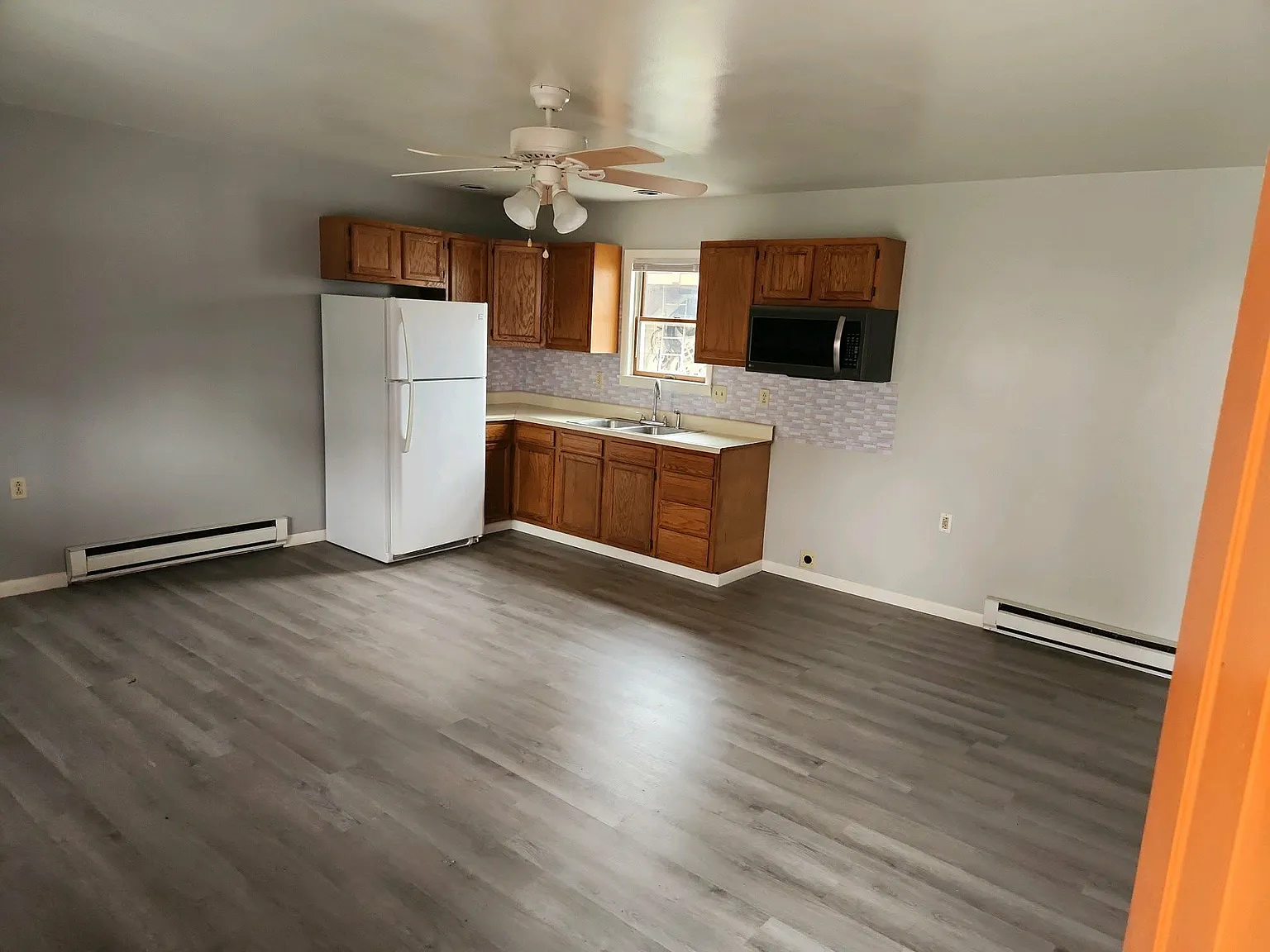 3 bed, 950 sqft, $975 — Photo 3