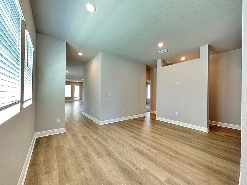 1403 Columbia Ave — Photo 4
