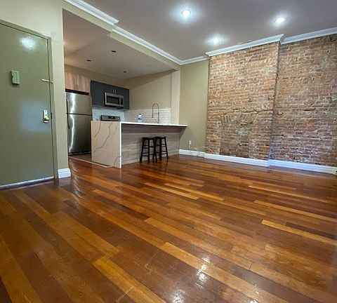 2nd image of 731 Franklin Ave #3D