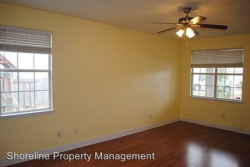 3rd image of 11127 Oakcrest Dr