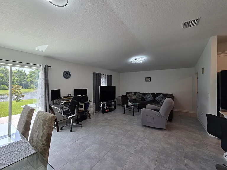 3949 Ambrose Ave — Photo 3