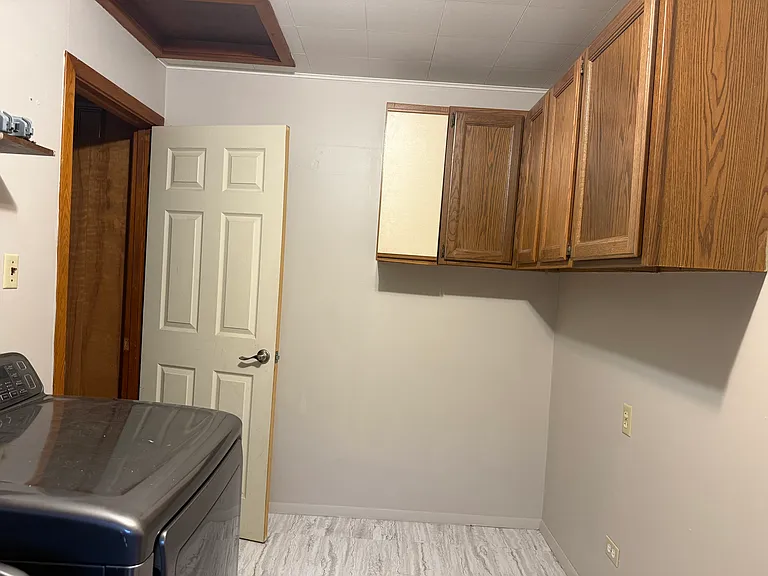 221 E 500 N — Photo 10