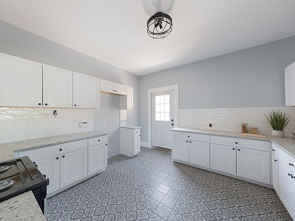 Updated kitchen with dishwasher