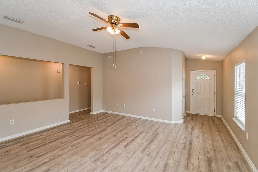 3 bed, 2.0 bath, 1591 sqft, $1,945 — Photo 4