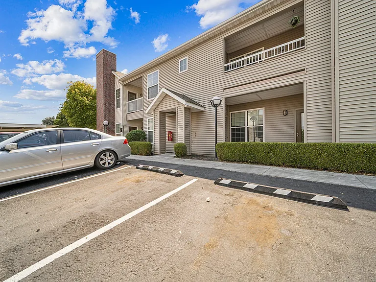 Villas at Meadow Springs — Photo 30