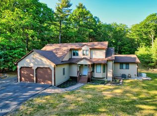 200 Oak Ridge Dr, Milford, PA 18337