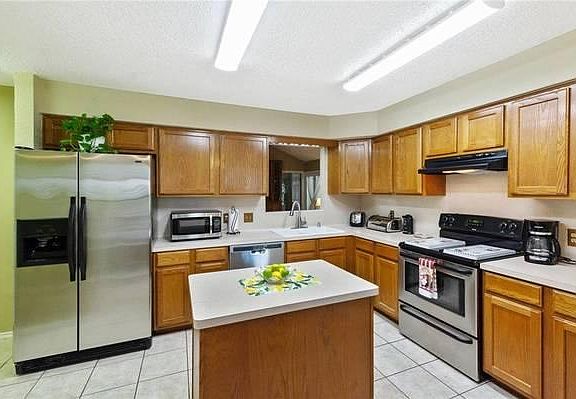 5th image of 1009 Ramble Creek Dr