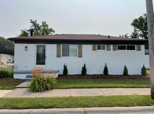 17502 Stephens Dr, Eastpointe, MI 48021