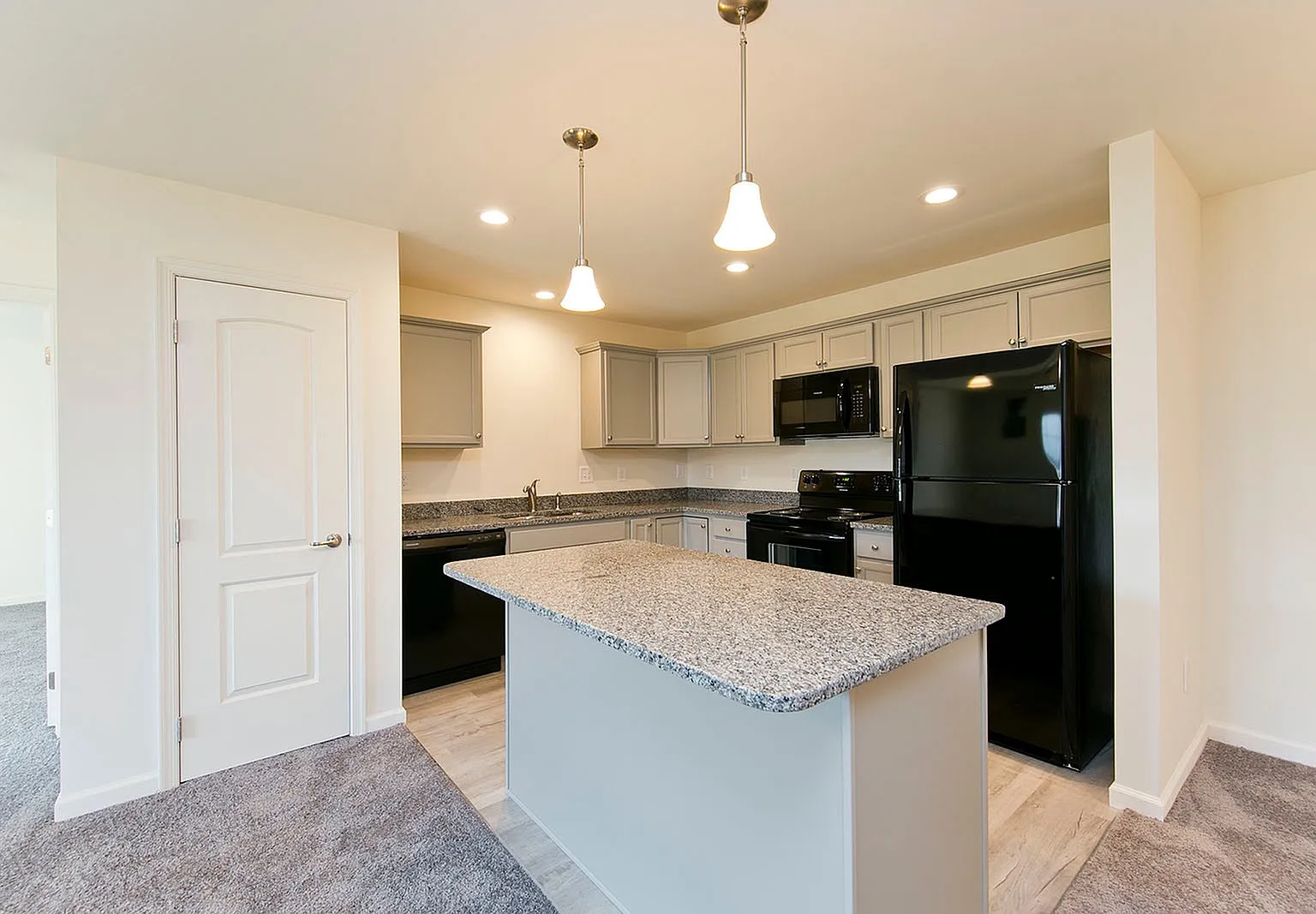 PRIORITY PLACE APTS — Photo 3
