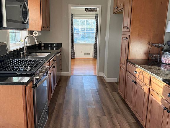 3rd image of 401 Hawthorne Street