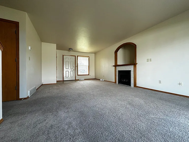 1525-1527 Okeefe Rd — Photo 3