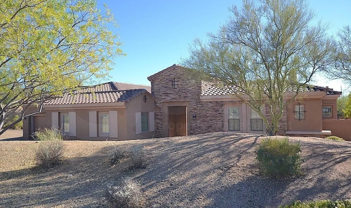 4 bed, 4.5 bath, 4400 sqft, $5,349 — Photo 3