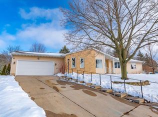 1517 Sunset Ct, Middleton, WI 53562