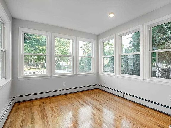 4th image of 231 Irving Pl