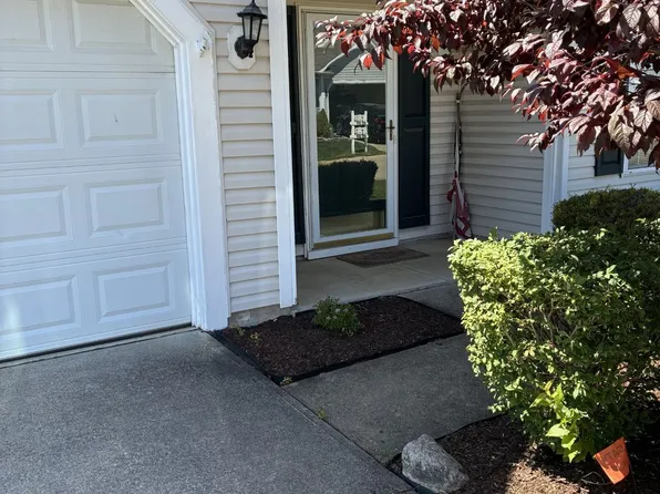 326 Breckenridge Oval, Elyria, OH 44035