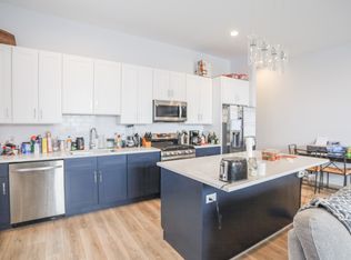 2402 W Carmen Ave #201, Chicago, IL 60625