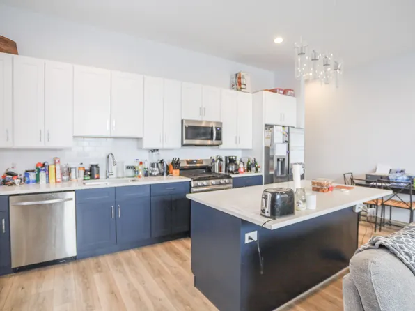2402 W Carmen Ave, Chicago, IL