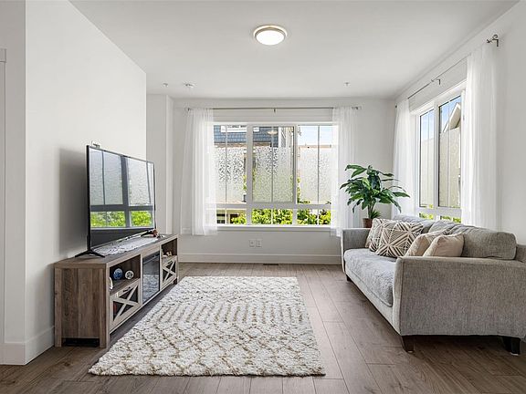 3rd image of 370 Latoria Blvd #52