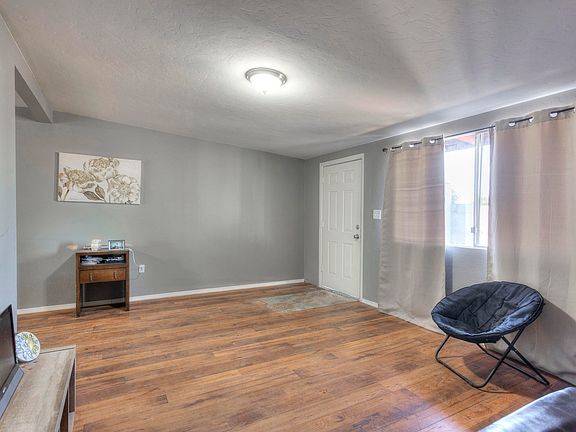 4th image of 1231 E Kentucky St