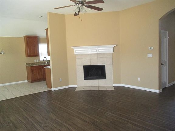 2nd image of 938 Barrymore Ln