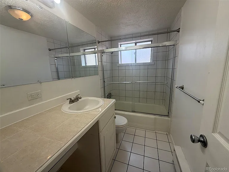 1063 N Clarkson St #8 — Photo 25