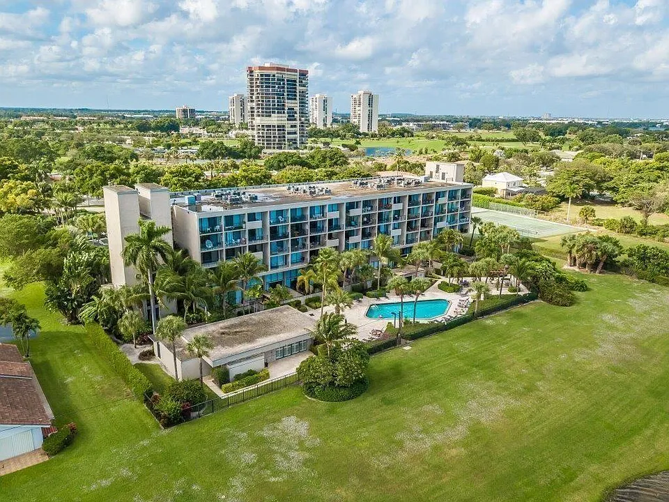 1830 Embassy Dr #613