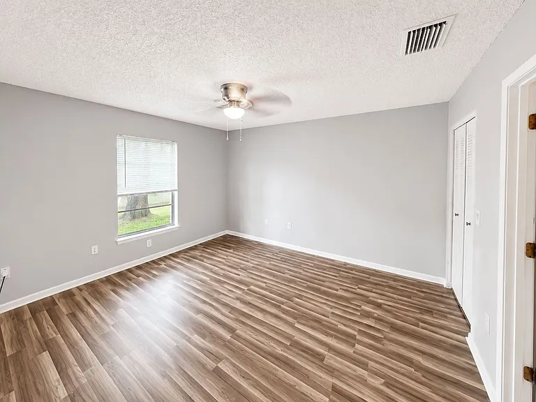 10352-10358 Hemlock St — Photo 7