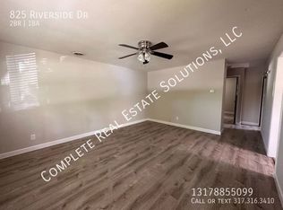 825 Riverside Dr, Greenwood, IN 46142