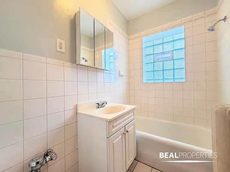 4225 Paulina — Photo 18