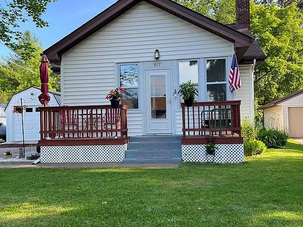 817 5th St, Moose Lake, MN 55767
