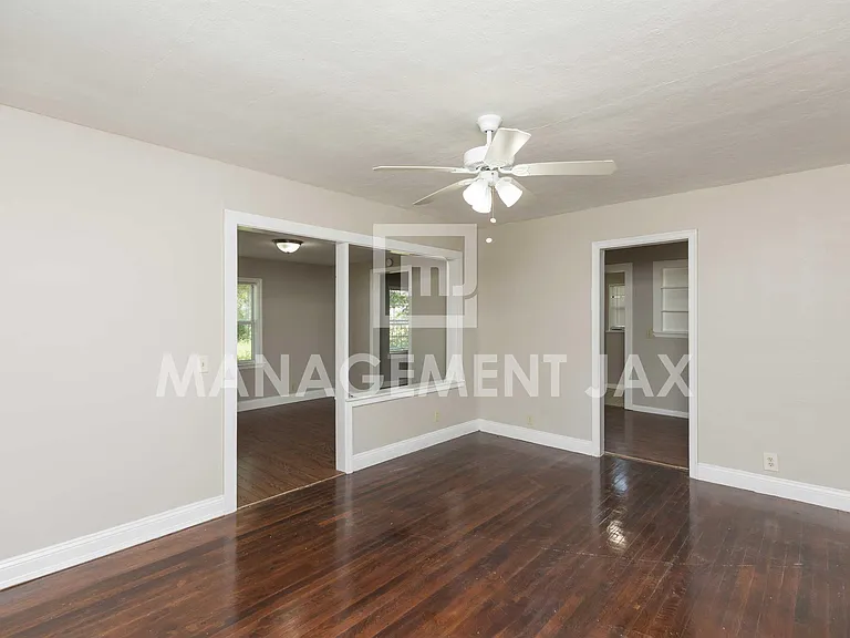 1458 Royal Court Ln — Photo 8