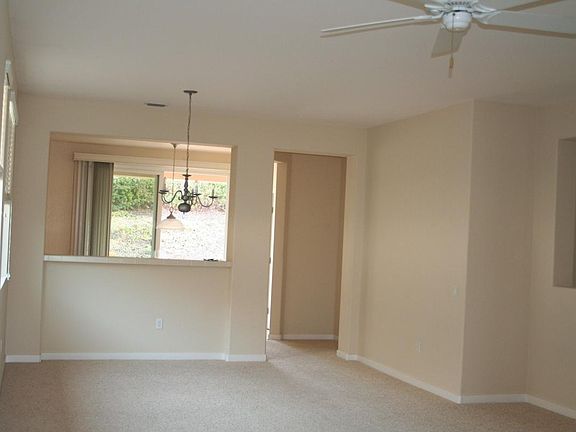 4th image of 560 Belladonna Ln
