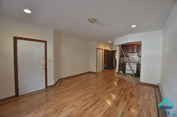 Rented by EXR | media 4