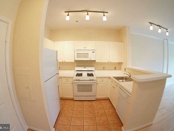 4th image of 1625 International Dr Unit 214